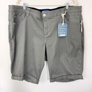 Democracy Womens Core Essential Rolled Cuff Shorts Size 24W Ab Solution Green